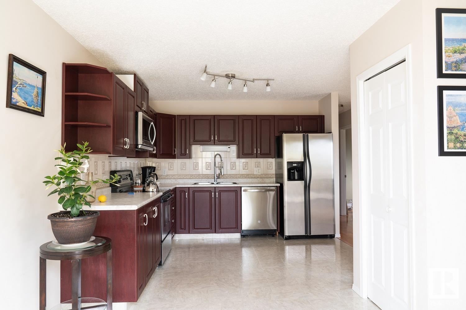4204 50a Av Property Photo 5
