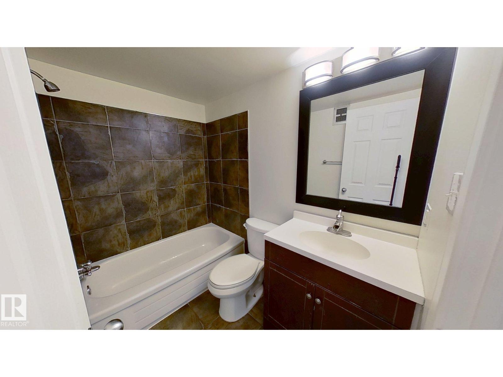 #202 10125 83 Av Nw Property Photo 11