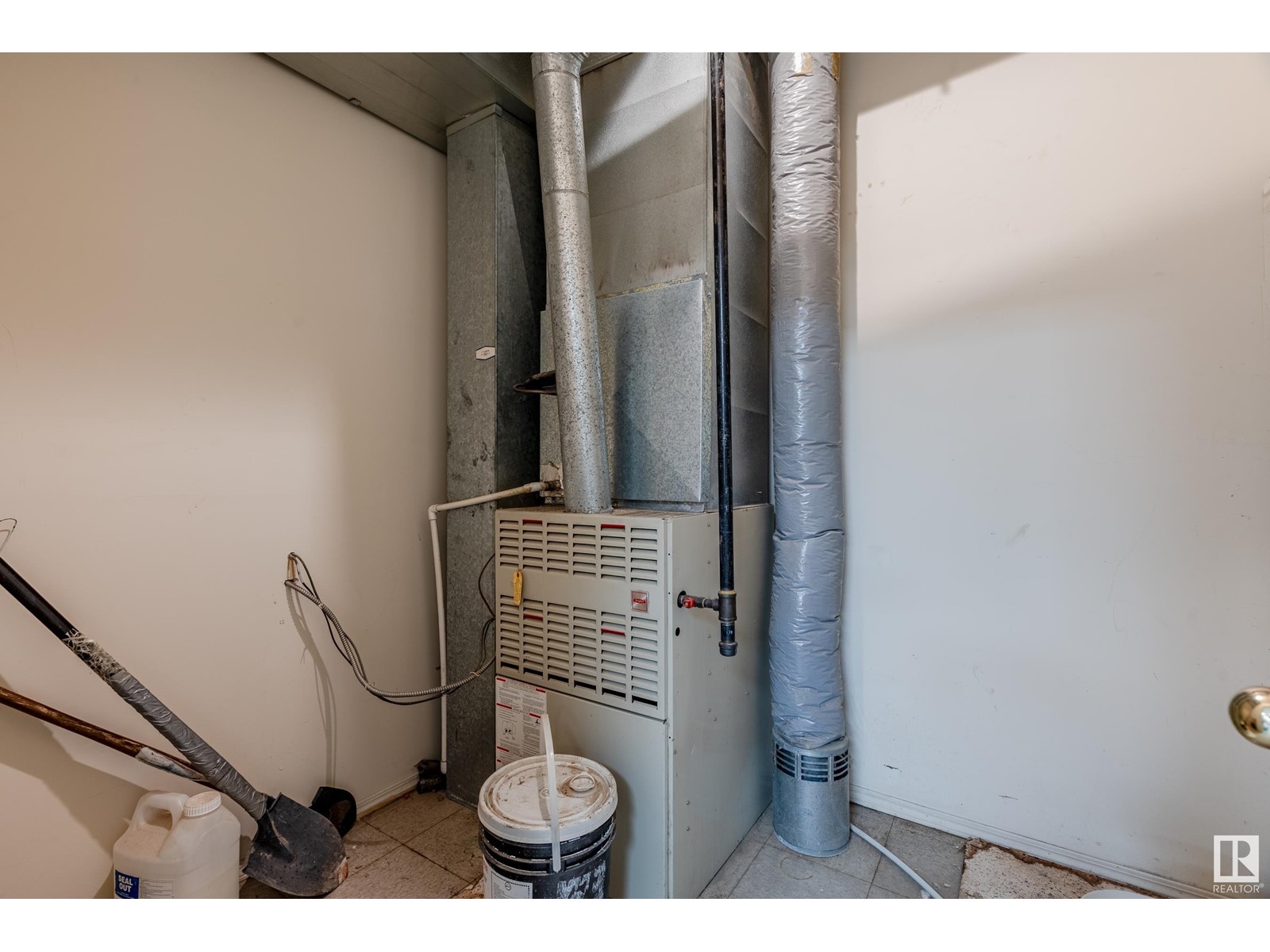 4724 50 Av Property Photo 30
