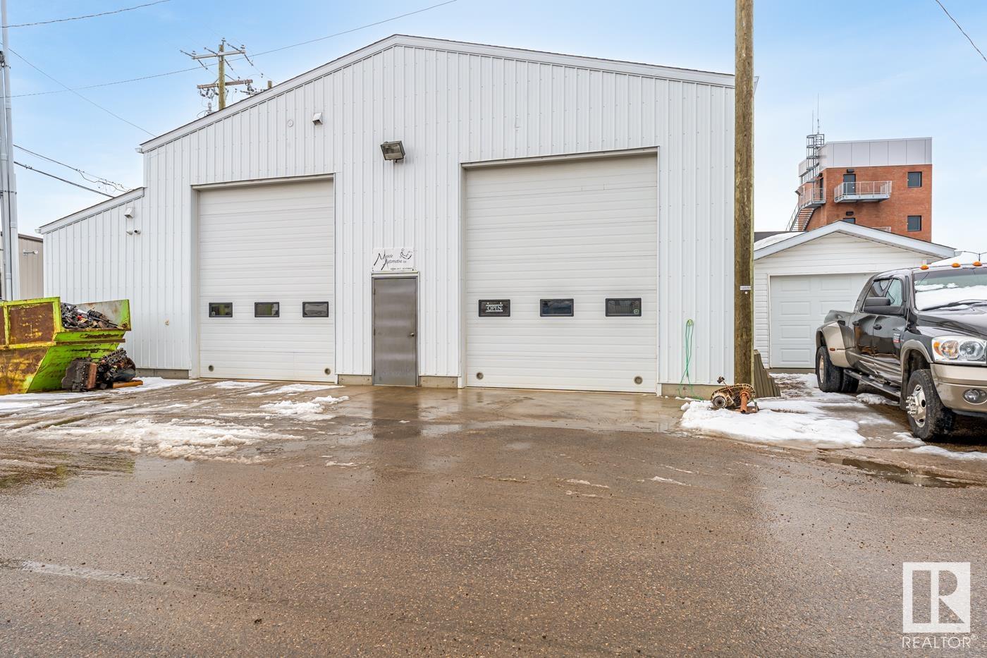 5217 55 St Property Photo