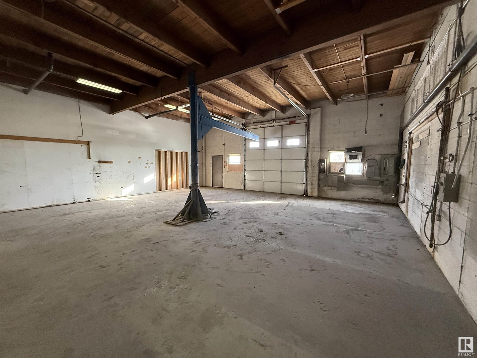 5607 Gateway Bv Nw Property Photo 3