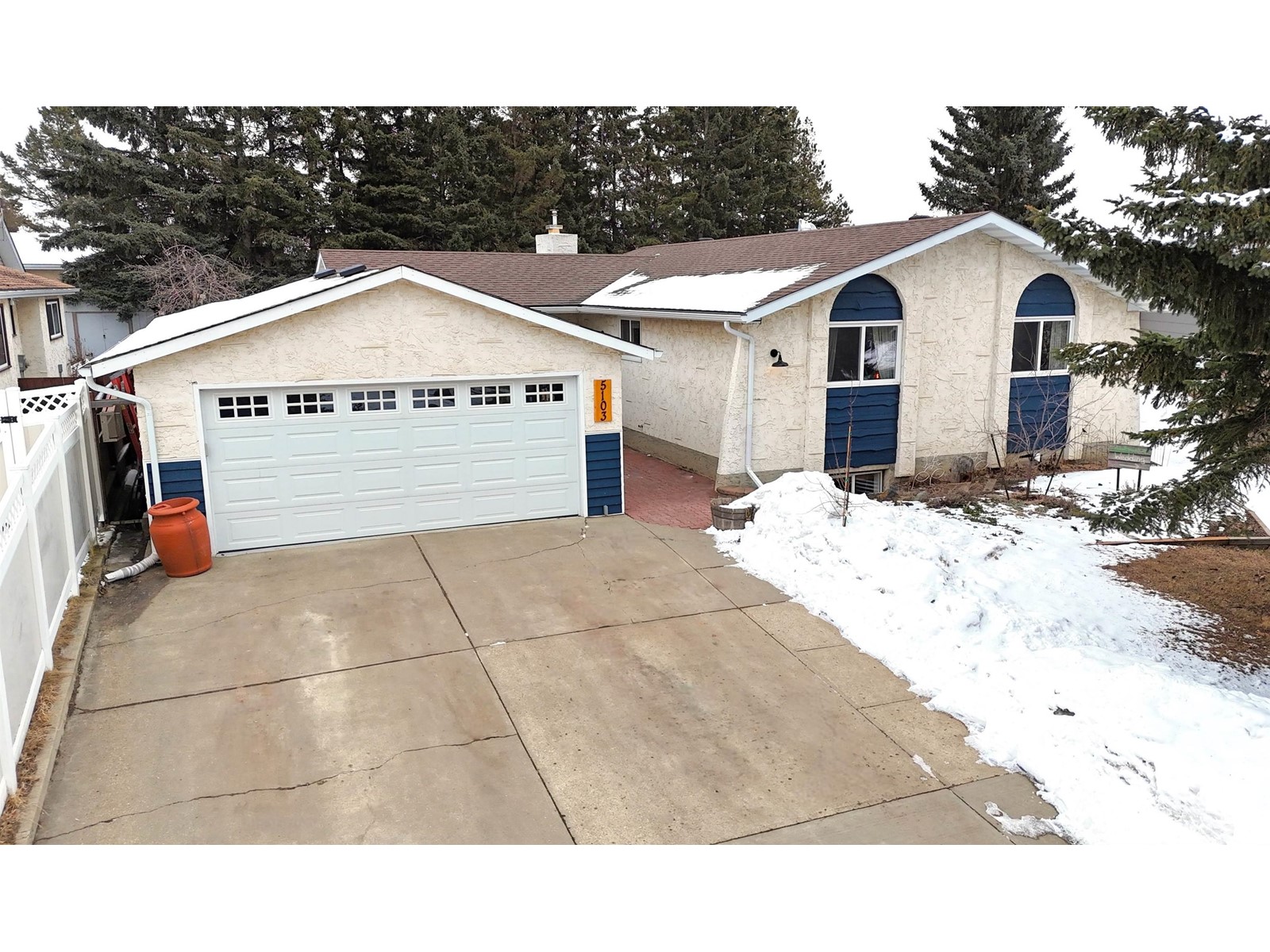 5103 43 St Property Photo