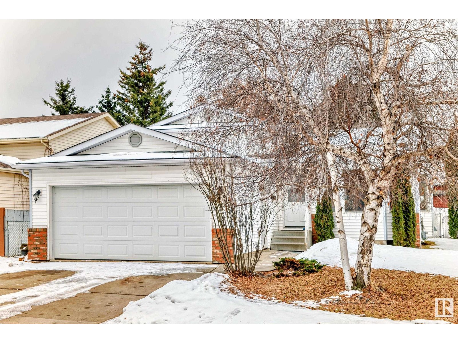 #5607 5607 56 Av Property Photo