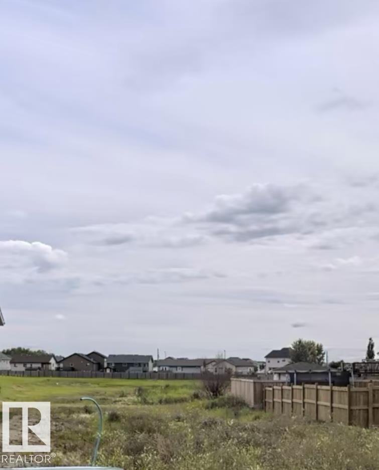 4607 65 Av Property Photo 3