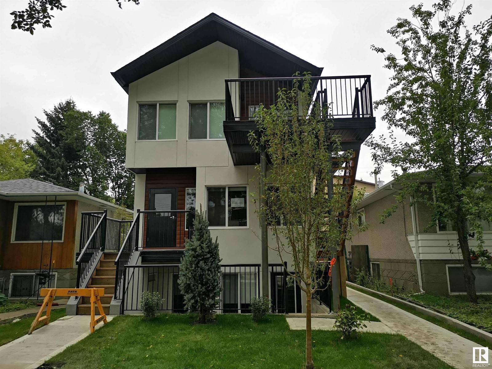 9859 85 Av Nw Property Photo 1