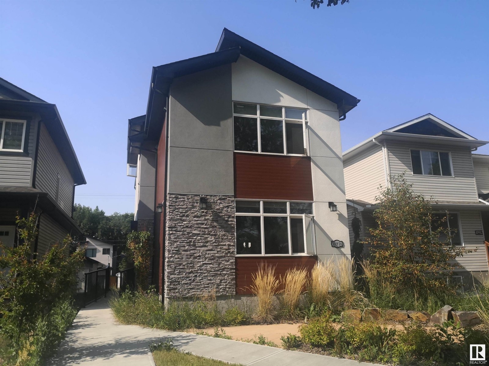 10916 University Av Nw Property Photo 1