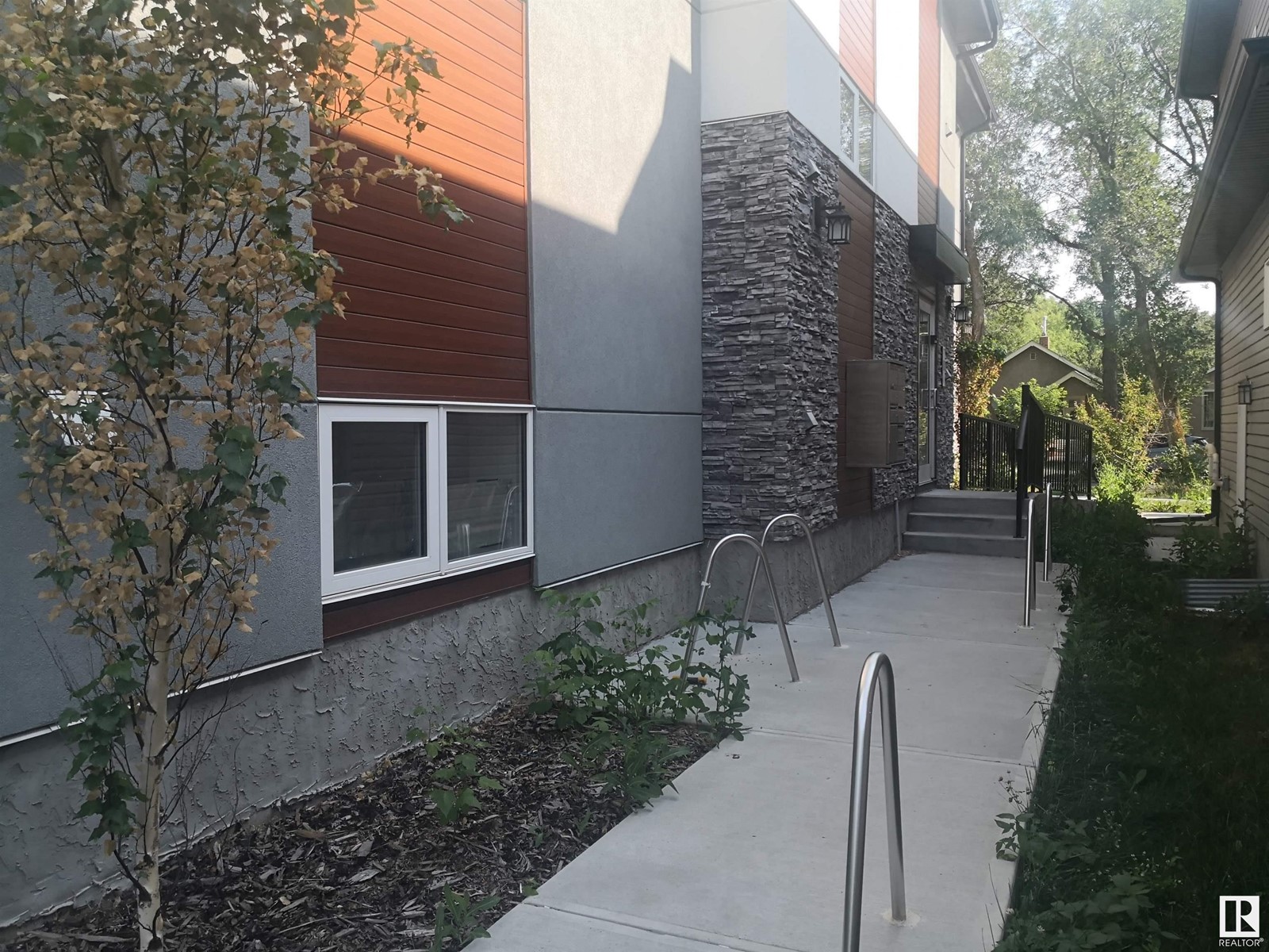 10916 University Av Nw Property Photo 2