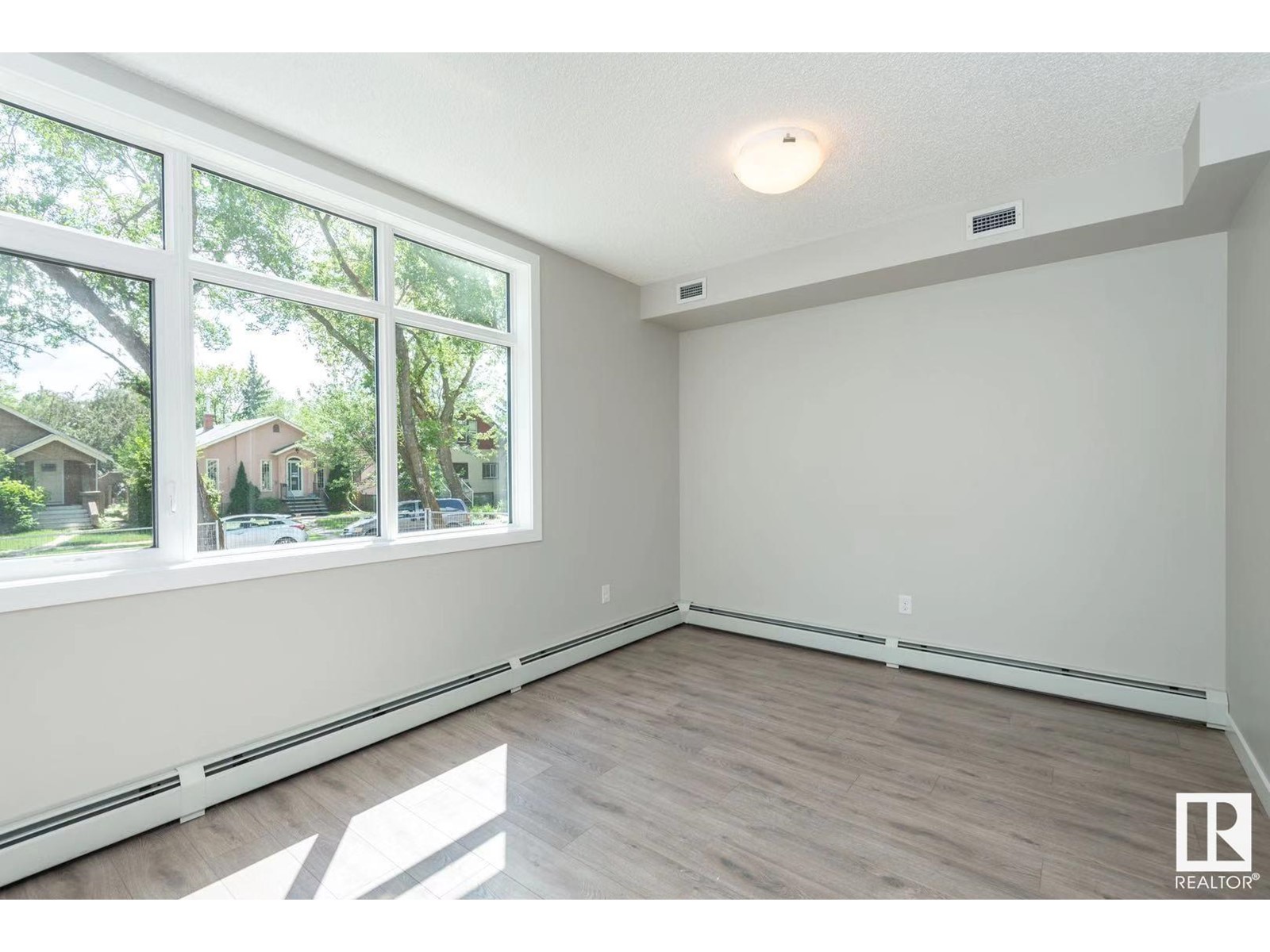 10916 University Av Nw Property Photo 5