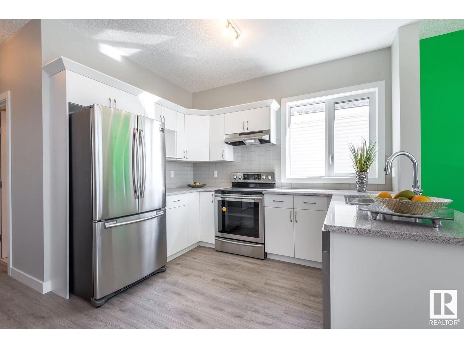 10916 University Av Nw Property Photo 16