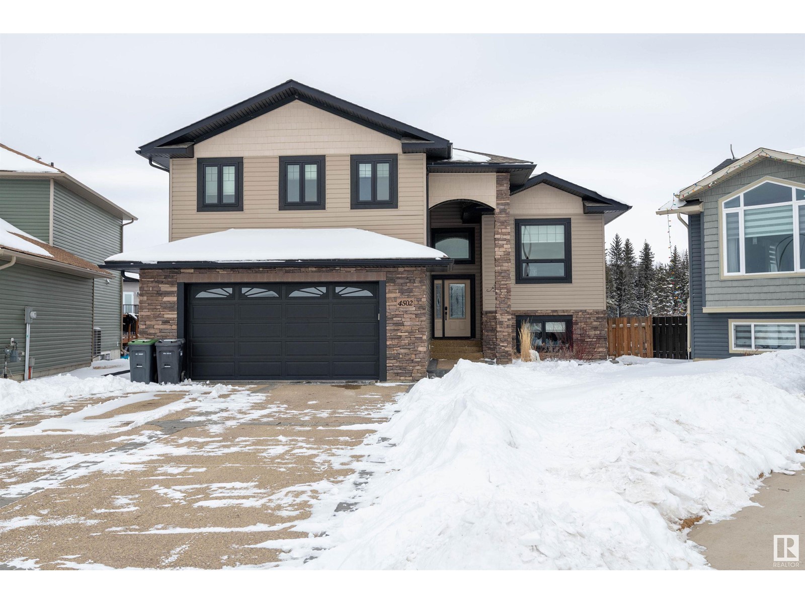 4502 65 Av Property Photo