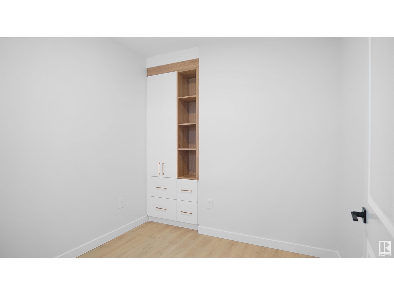 55 Ashbury Cr Property Photo 6