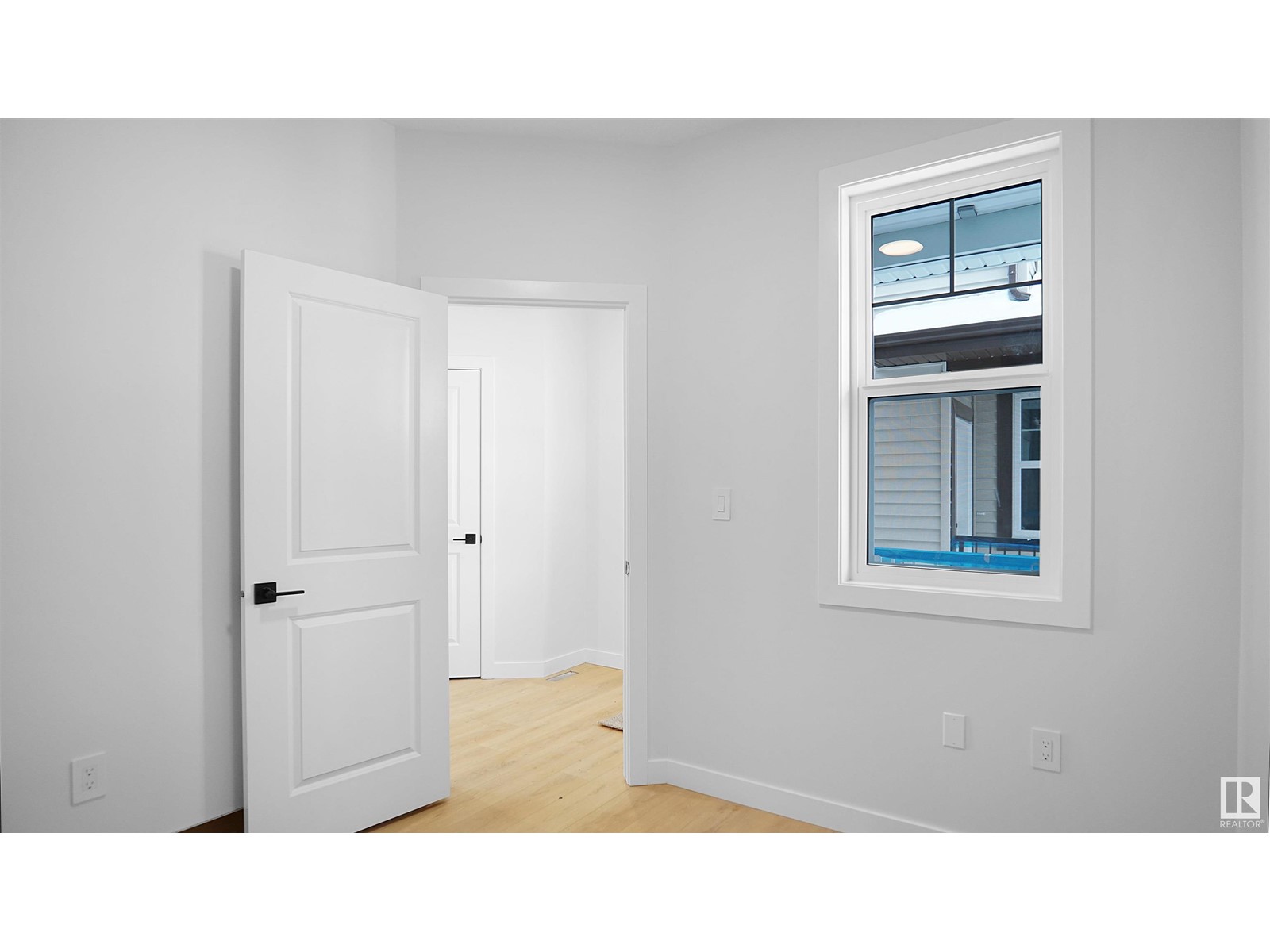 55 Ashbury Cr Property Photo 7