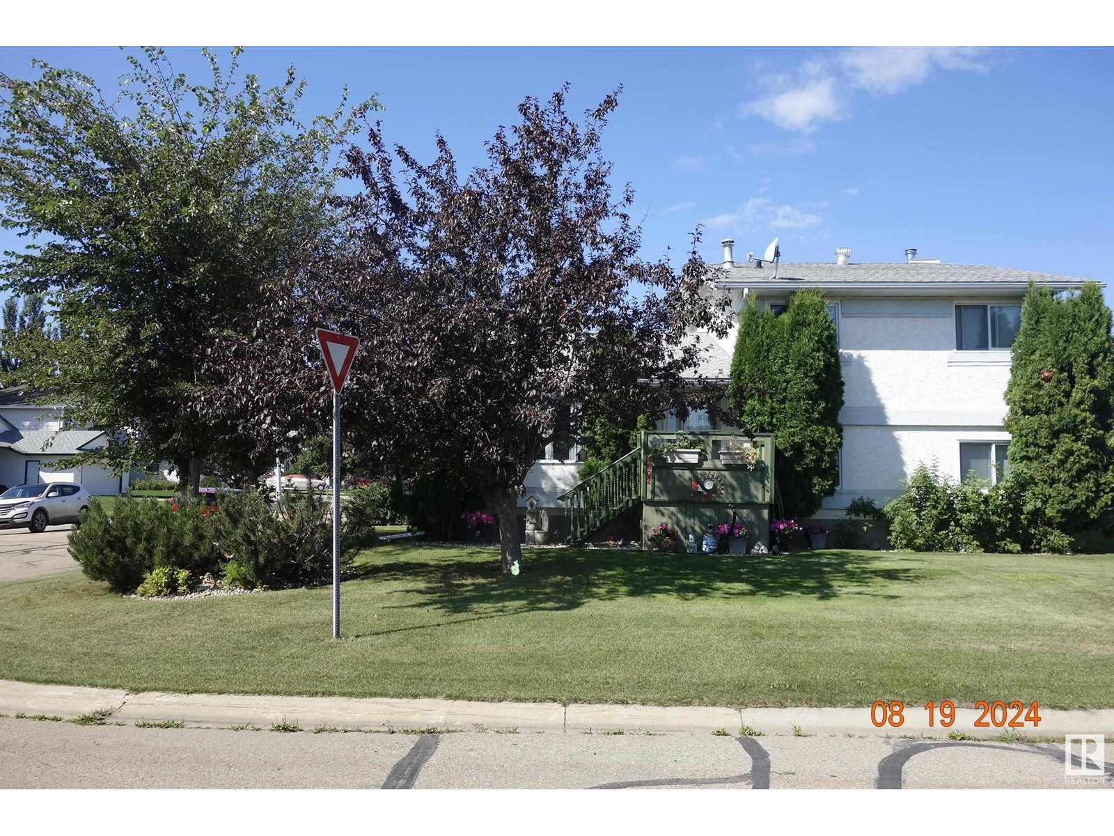 4802 47 Av Property Photo 3