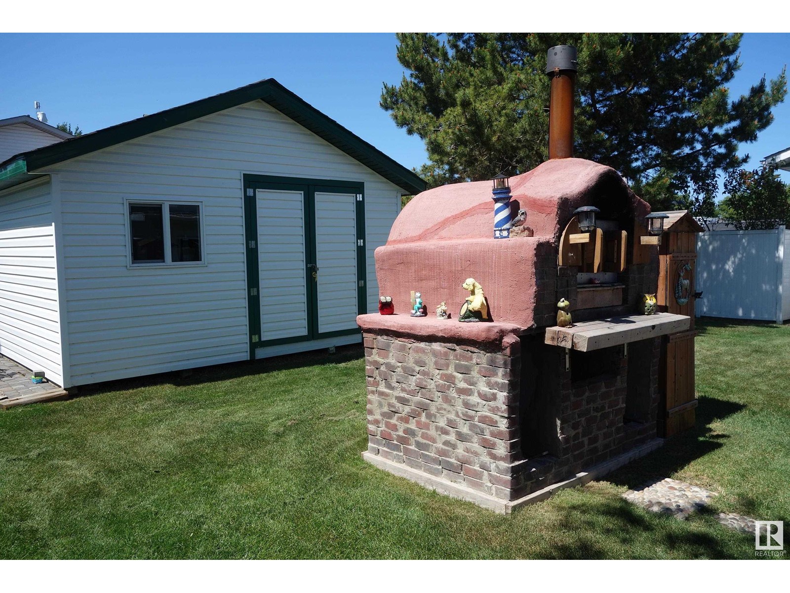 4802 47 Av Property Photo 5
