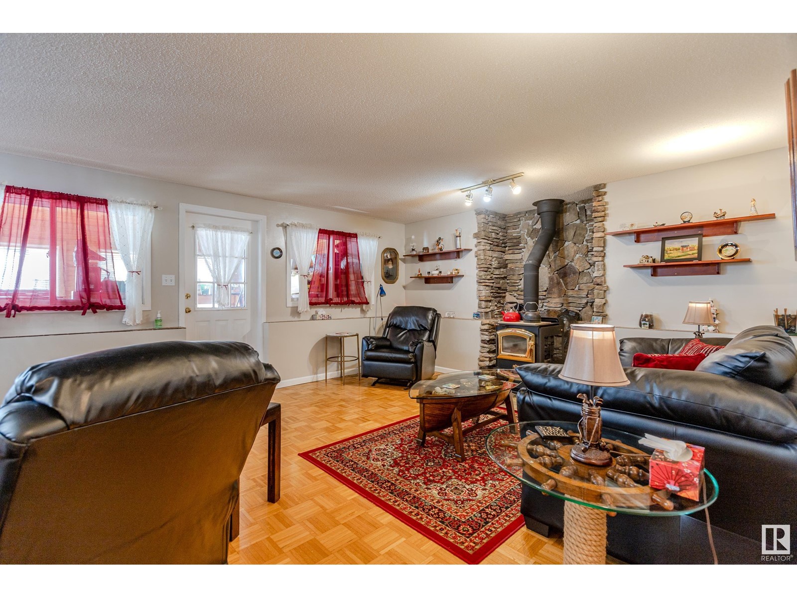 4802 47 Av Property Photo 36