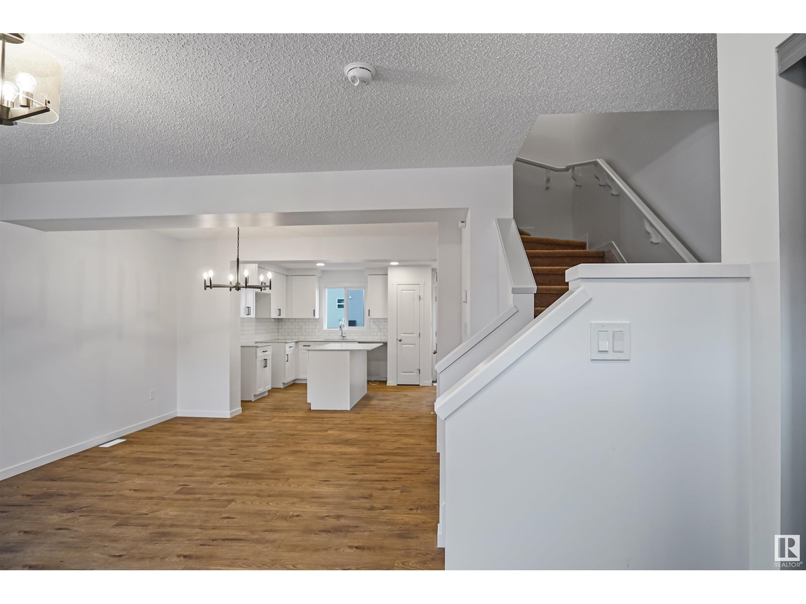 463 Aster Dr Nw Property Photo 4
