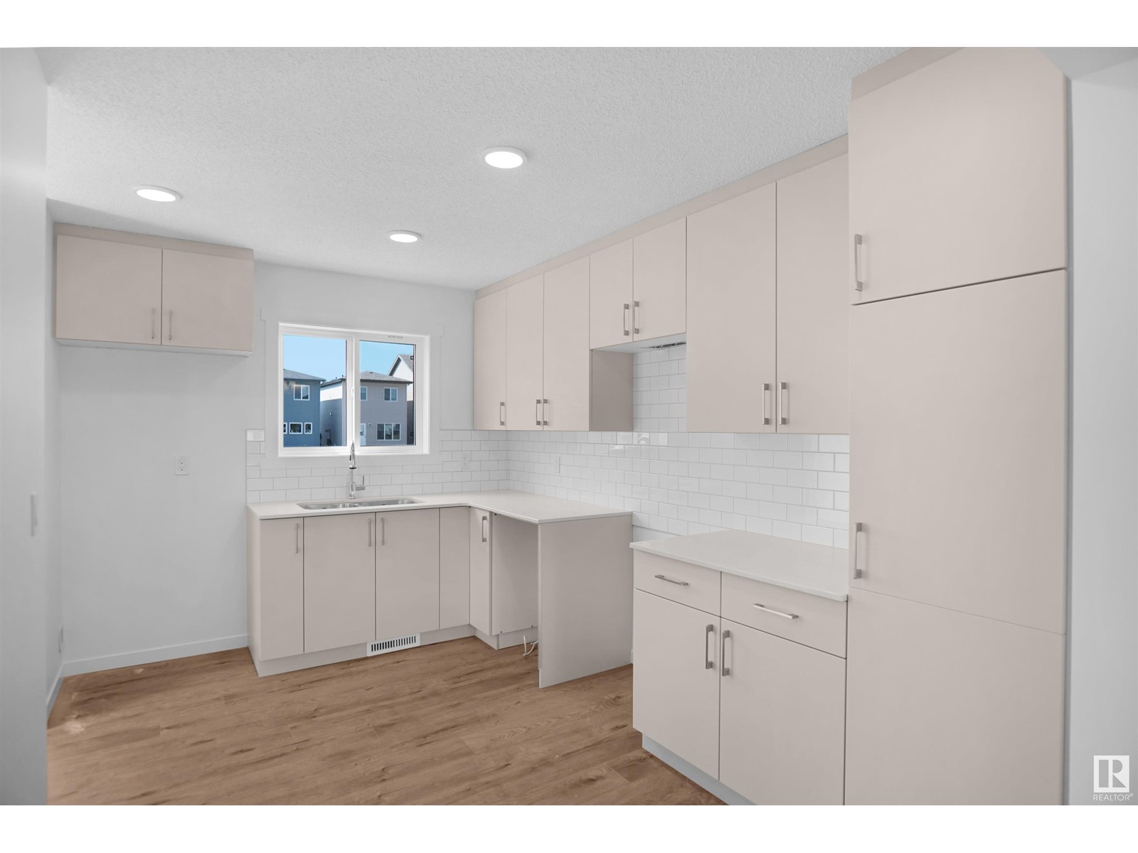 2039 210 St Nw Property Photo 9