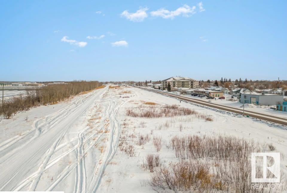 5201 54 Av Property Photo 4