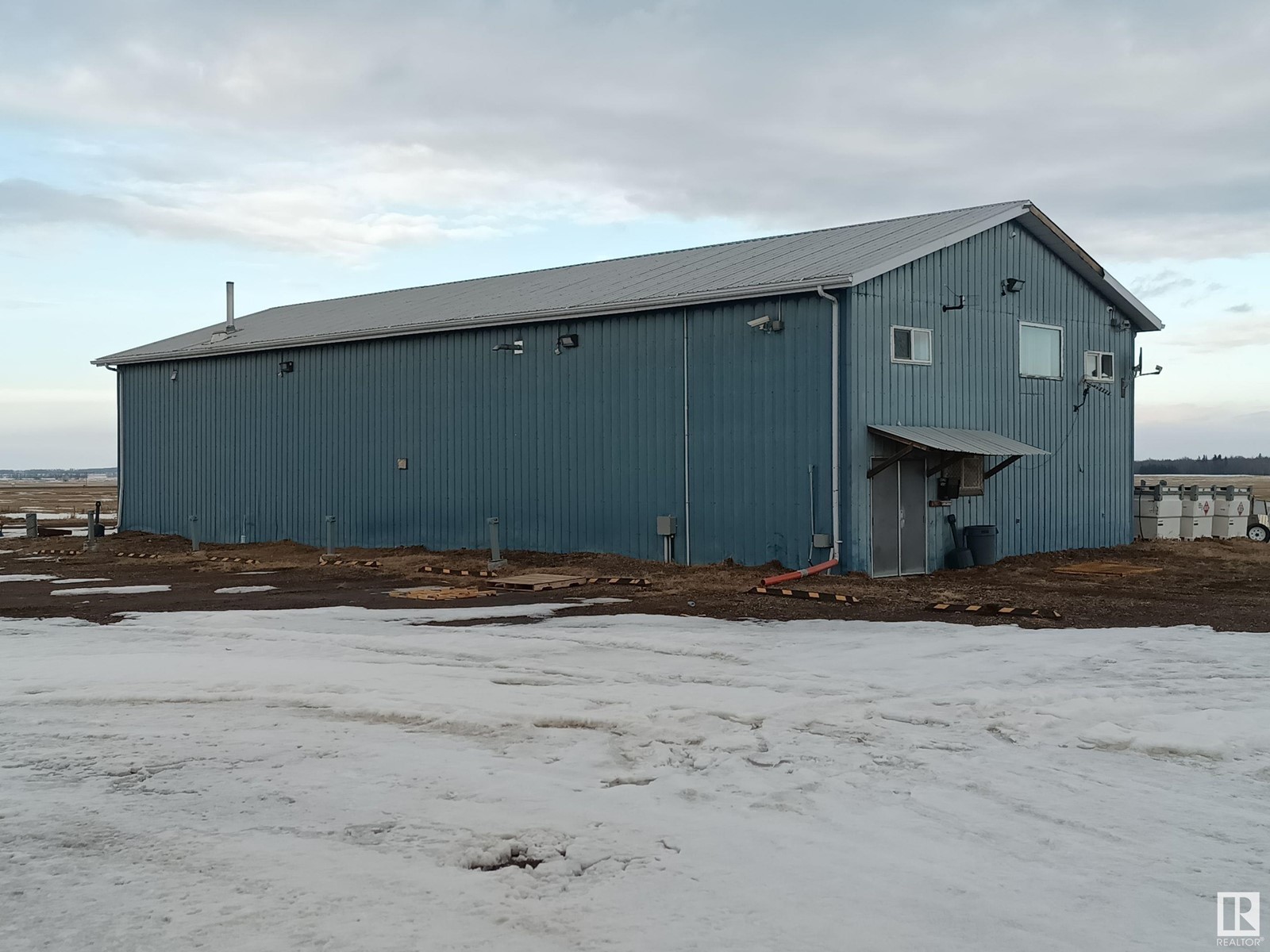 9229 115 Av Property Photo 4