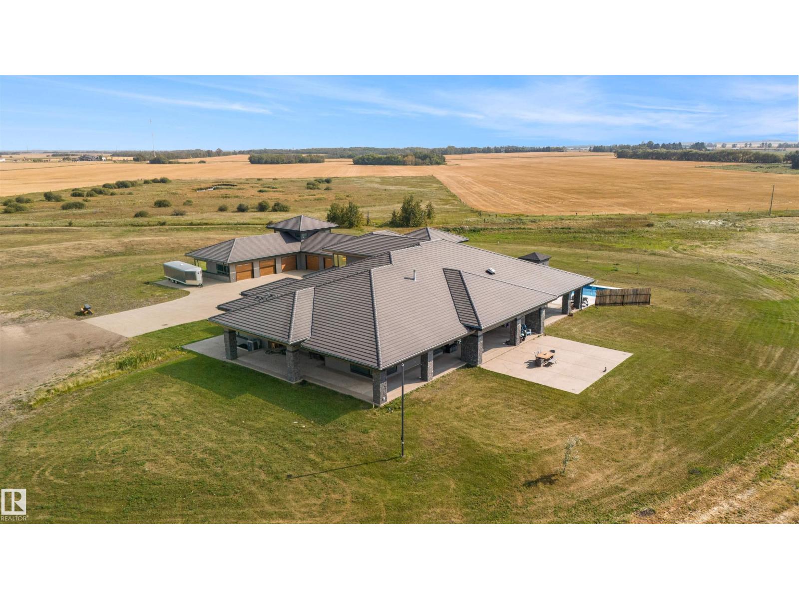 #b 25056 Twp Road 492 Property Photo 1