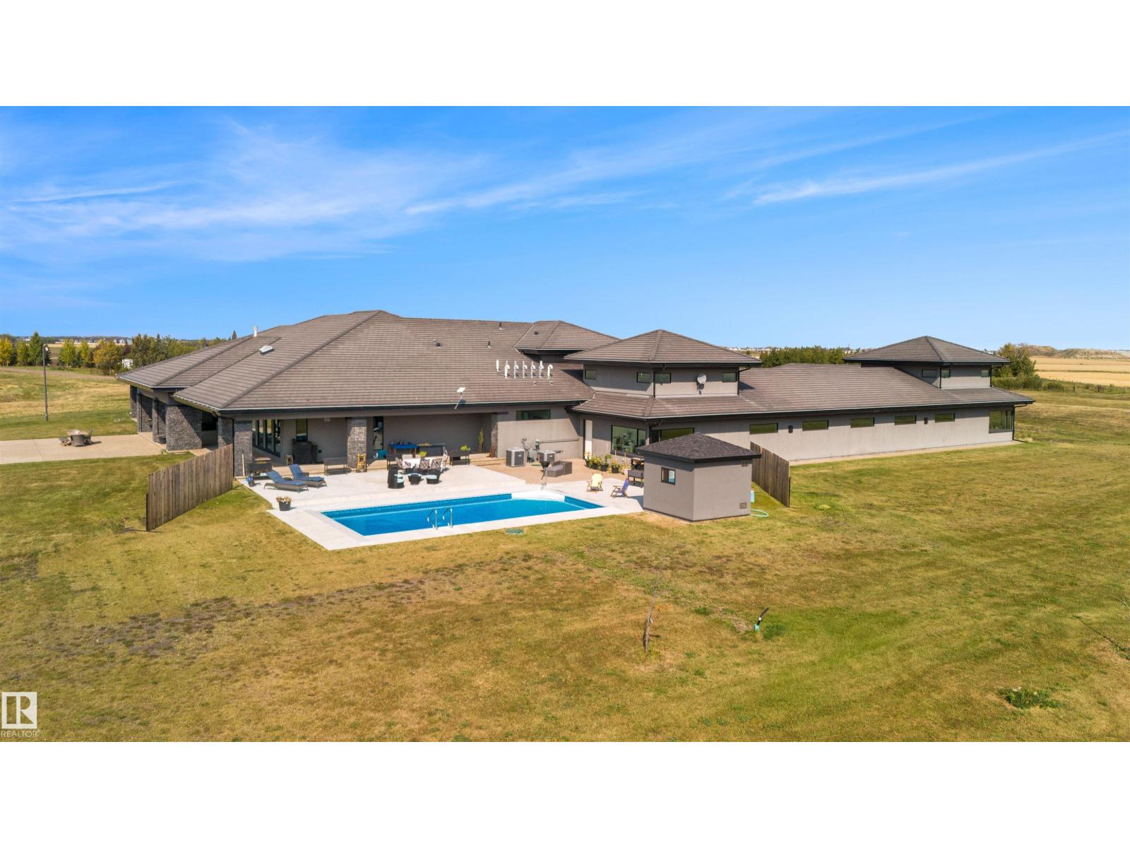 #b 25056 Twp Road 492 Property Photo 2