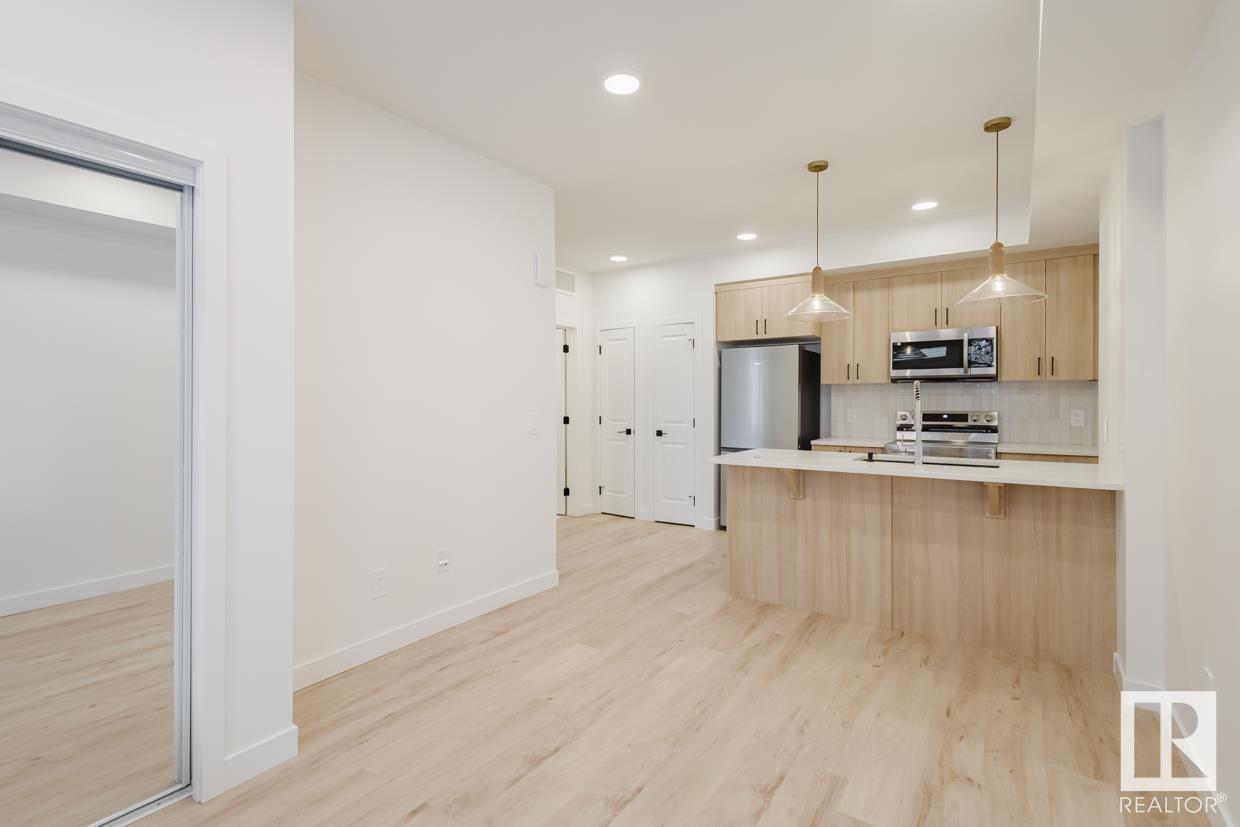 #19 16231 19 Av Sw Property Photo 3