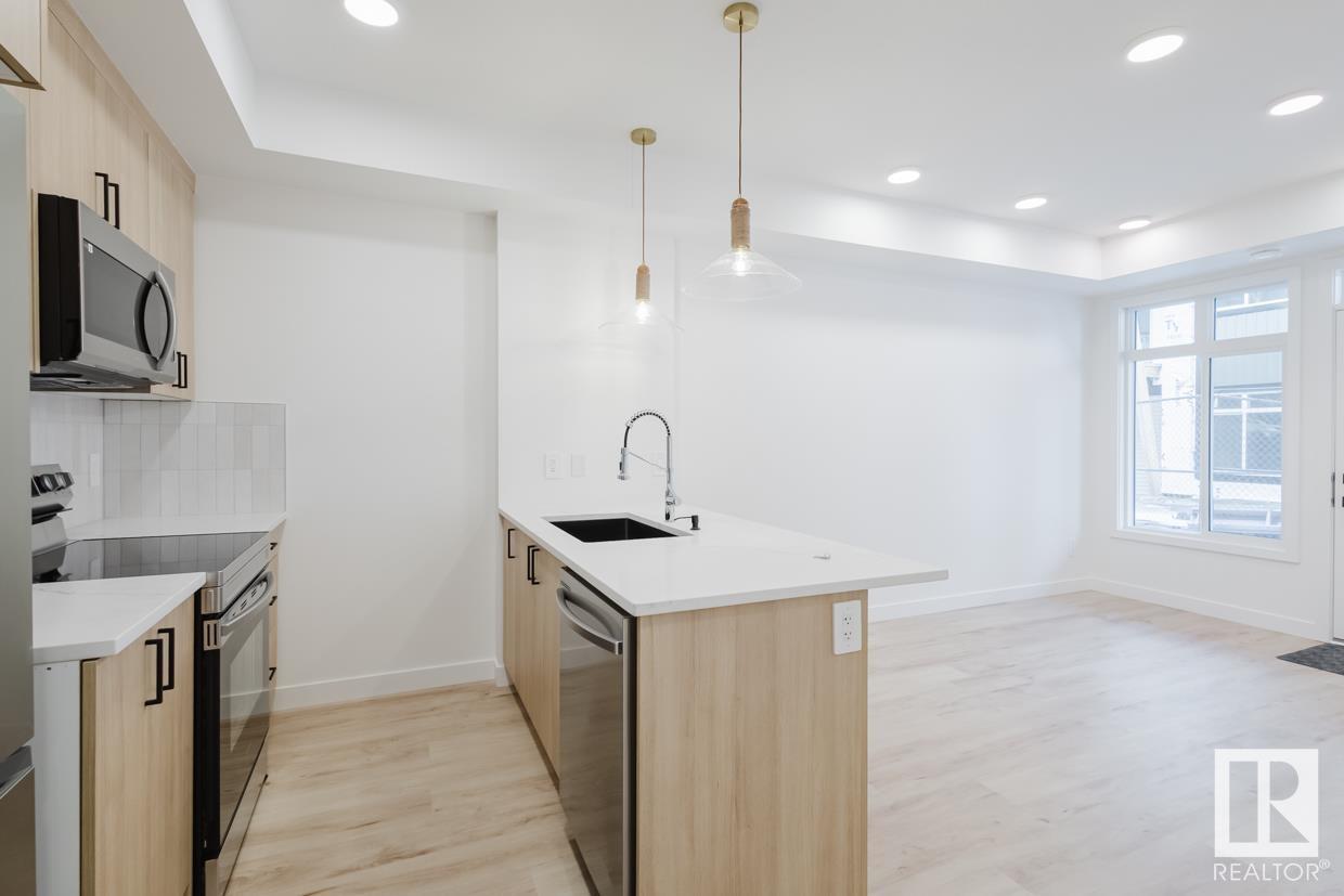 #19 16231 19 Av Sw Property Photo 4