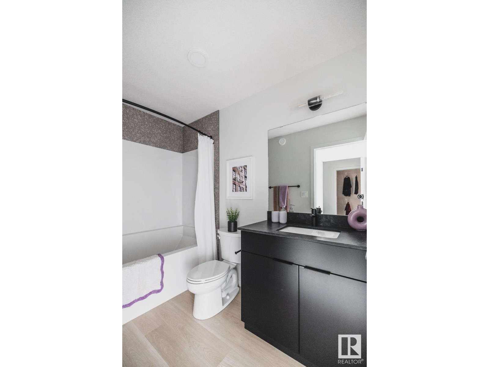 5105 69 St Property Photo 8