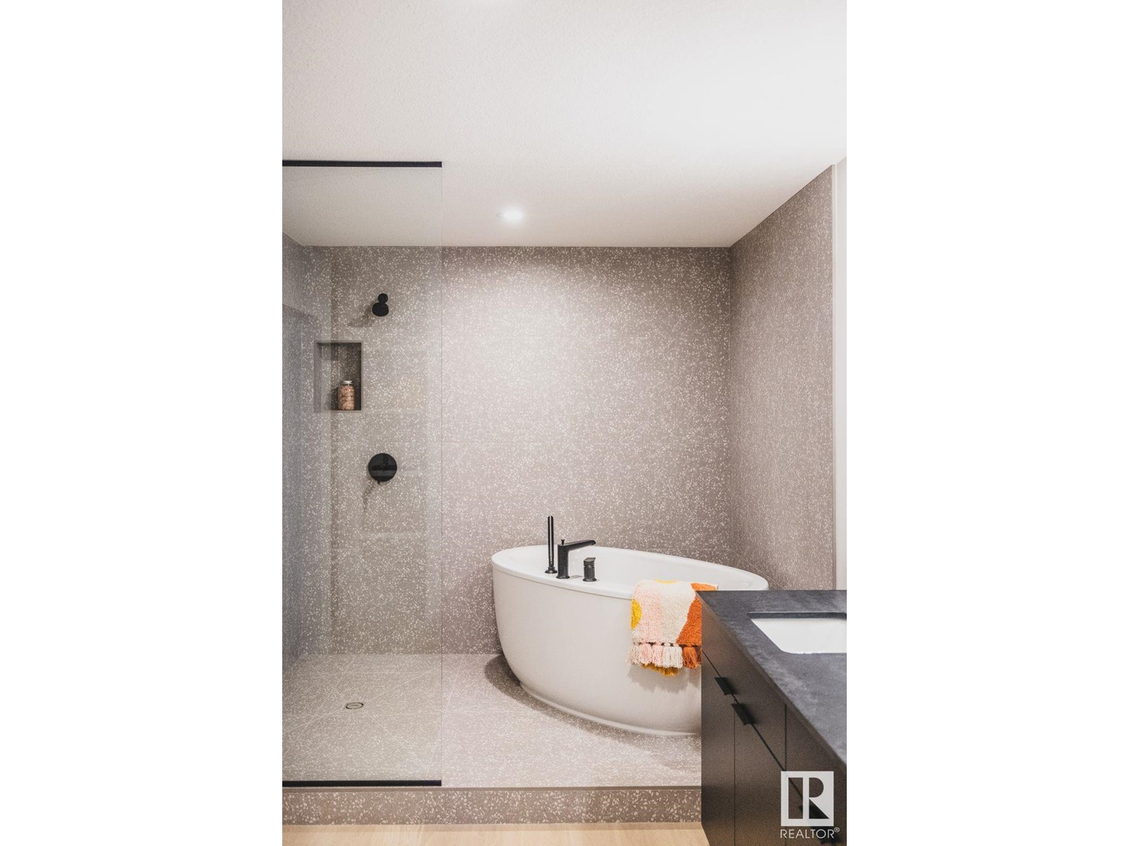 5105 69 St Property Photo 13