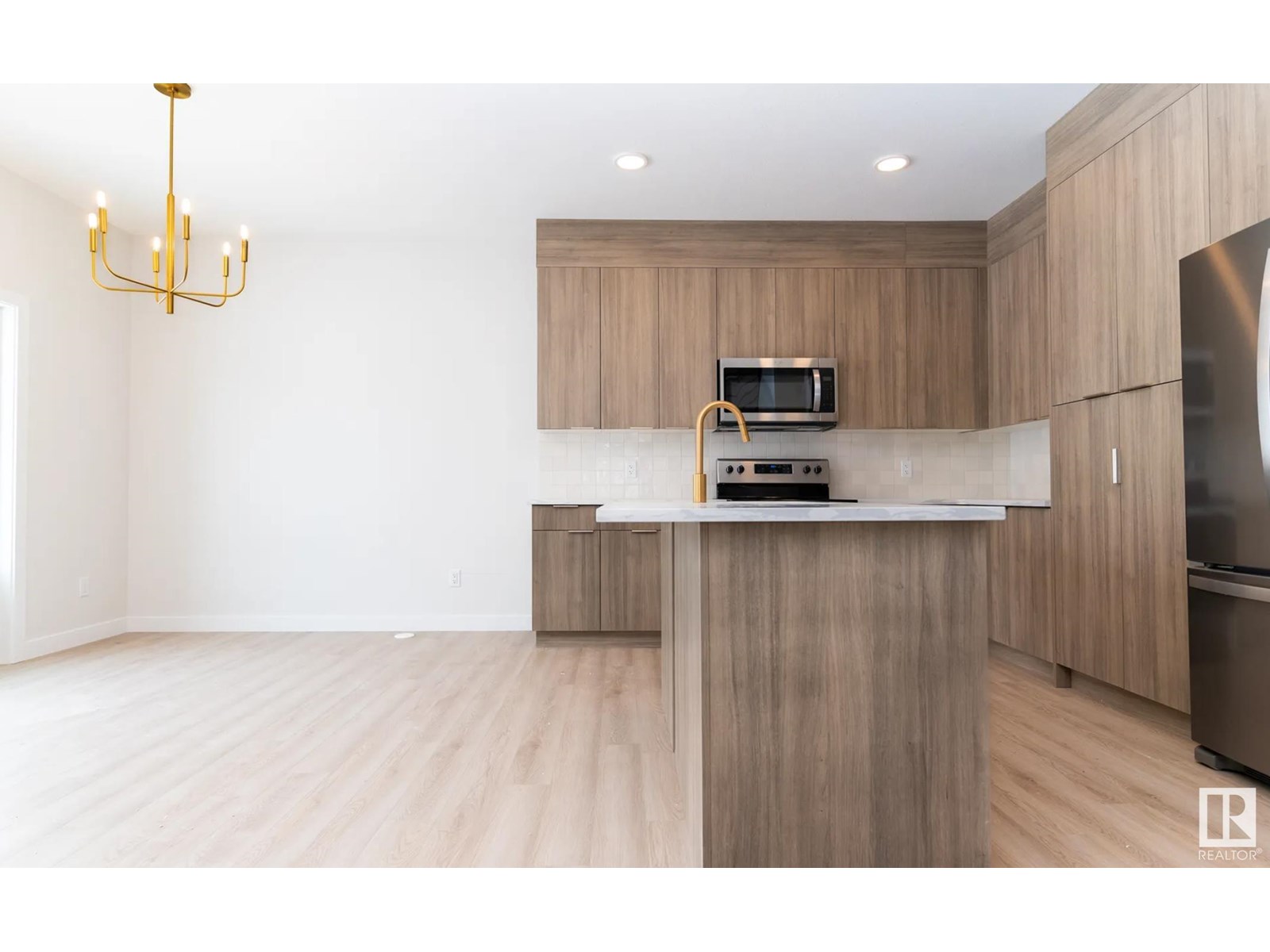 2321 158a St Sw Property Photo 2