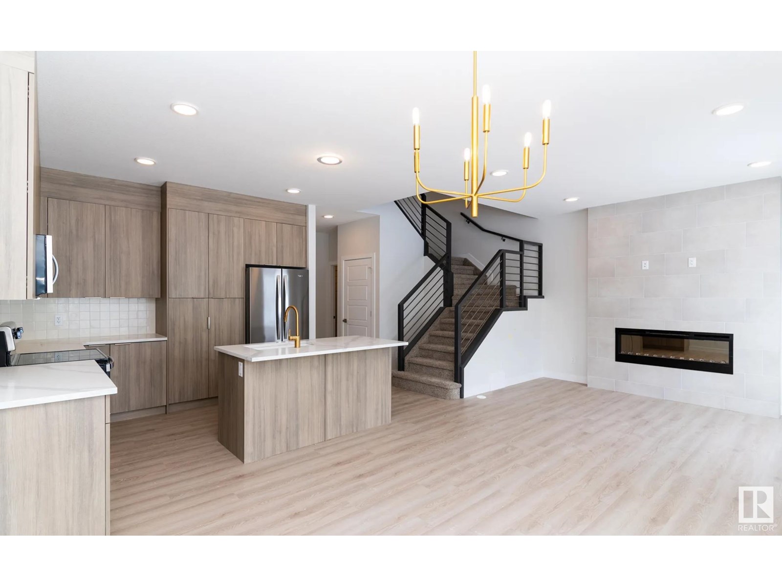 2321 158a St Sw Property Photo 5