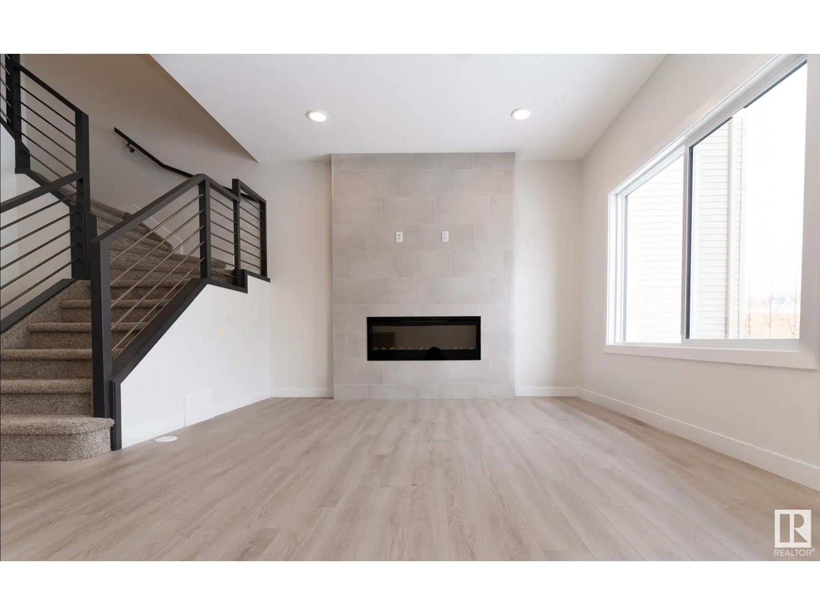 2321 158a St Sw Property Photo 6