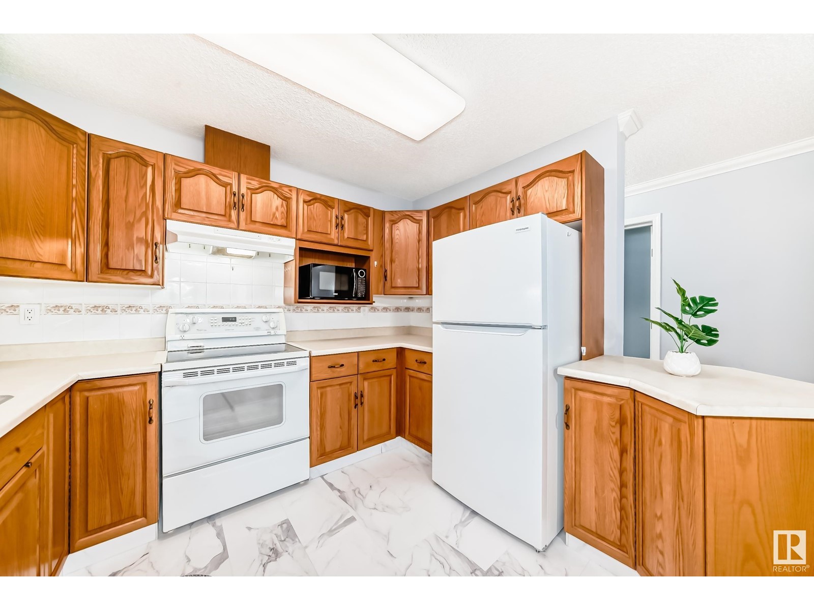 #302 13450 114 Av Nw Property Photo 5