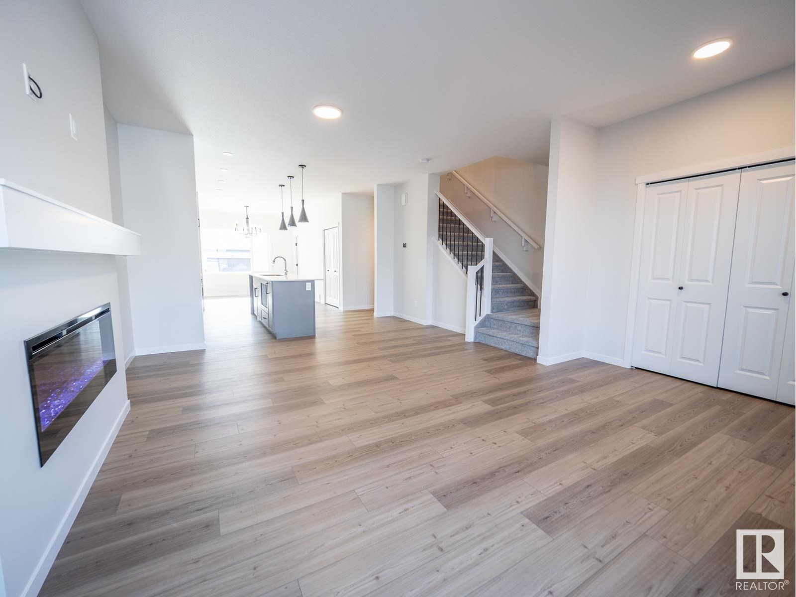1232 16 St Nw Property Photo 5