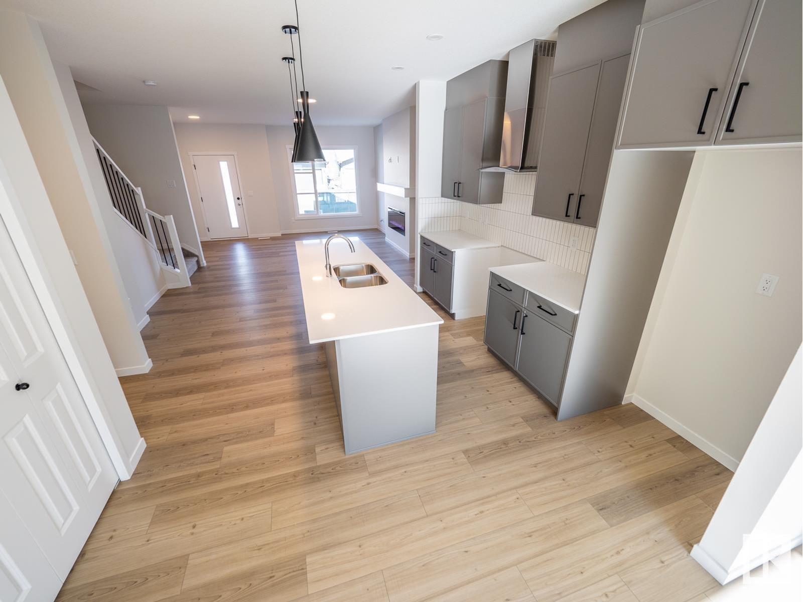 1232 16 St Nw Property Photo 8