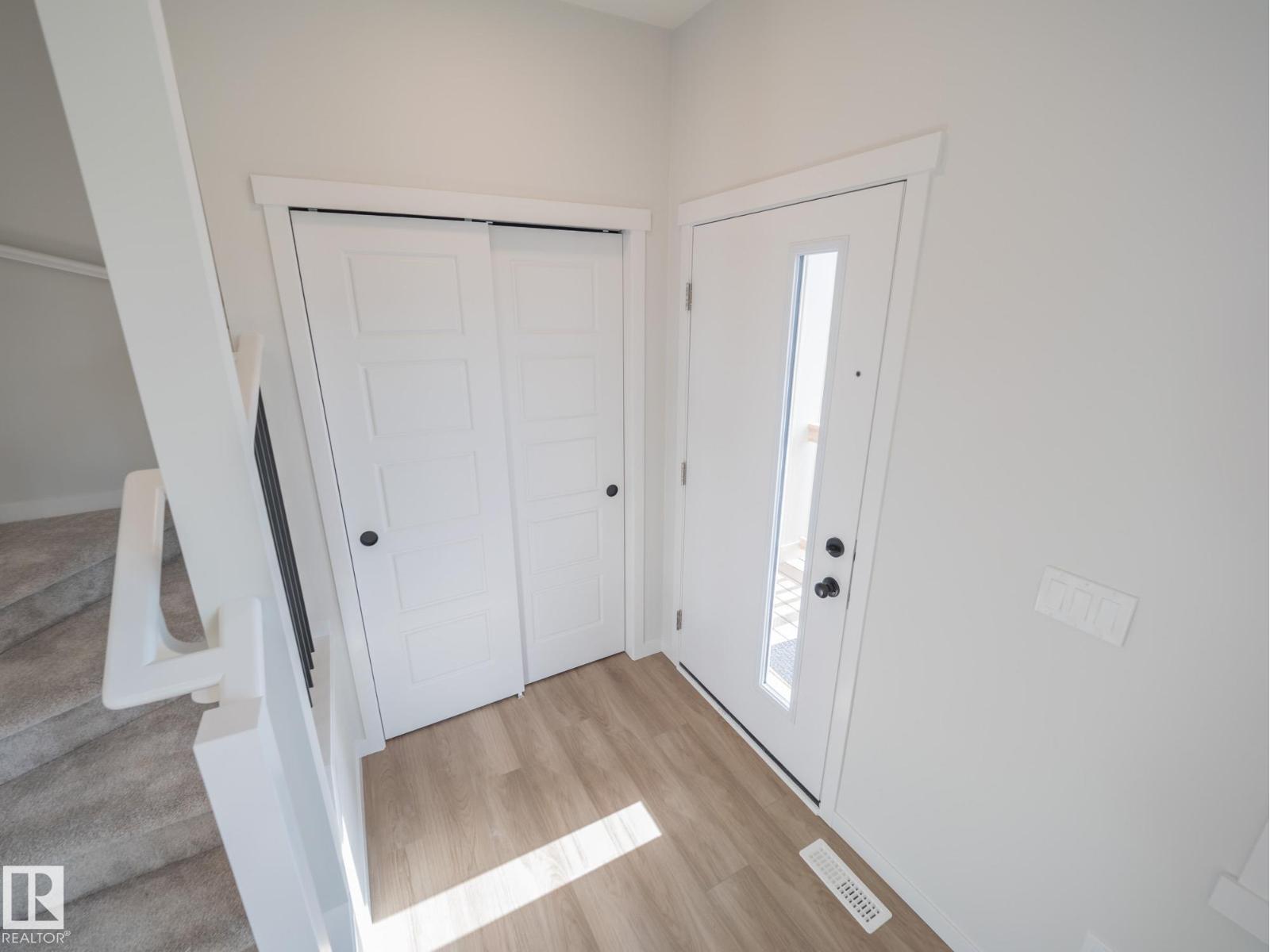 1332 14 Av Nw Property Photo 2