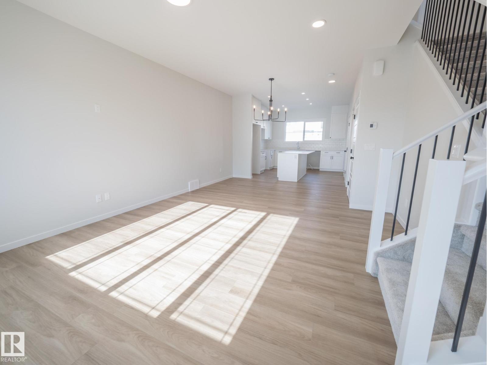 1332 14 Av Nw Property Photo 4