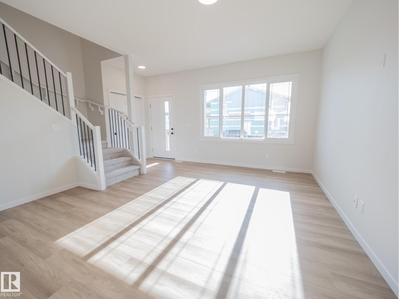 1332 14 Av Nw Property Photo 6