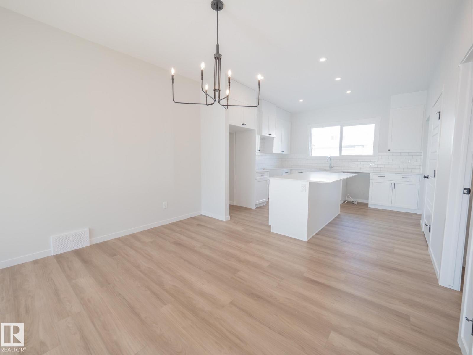 1332 14 Av Nw Property Photo 8