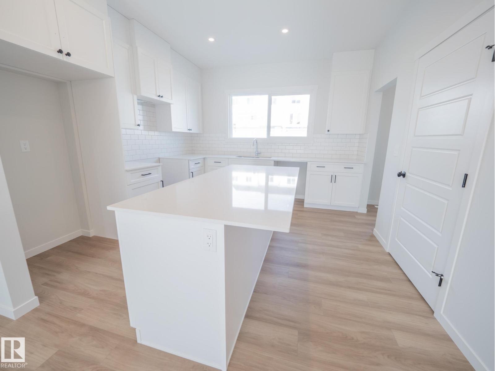 1332 14 Av Nw Property Photo 10