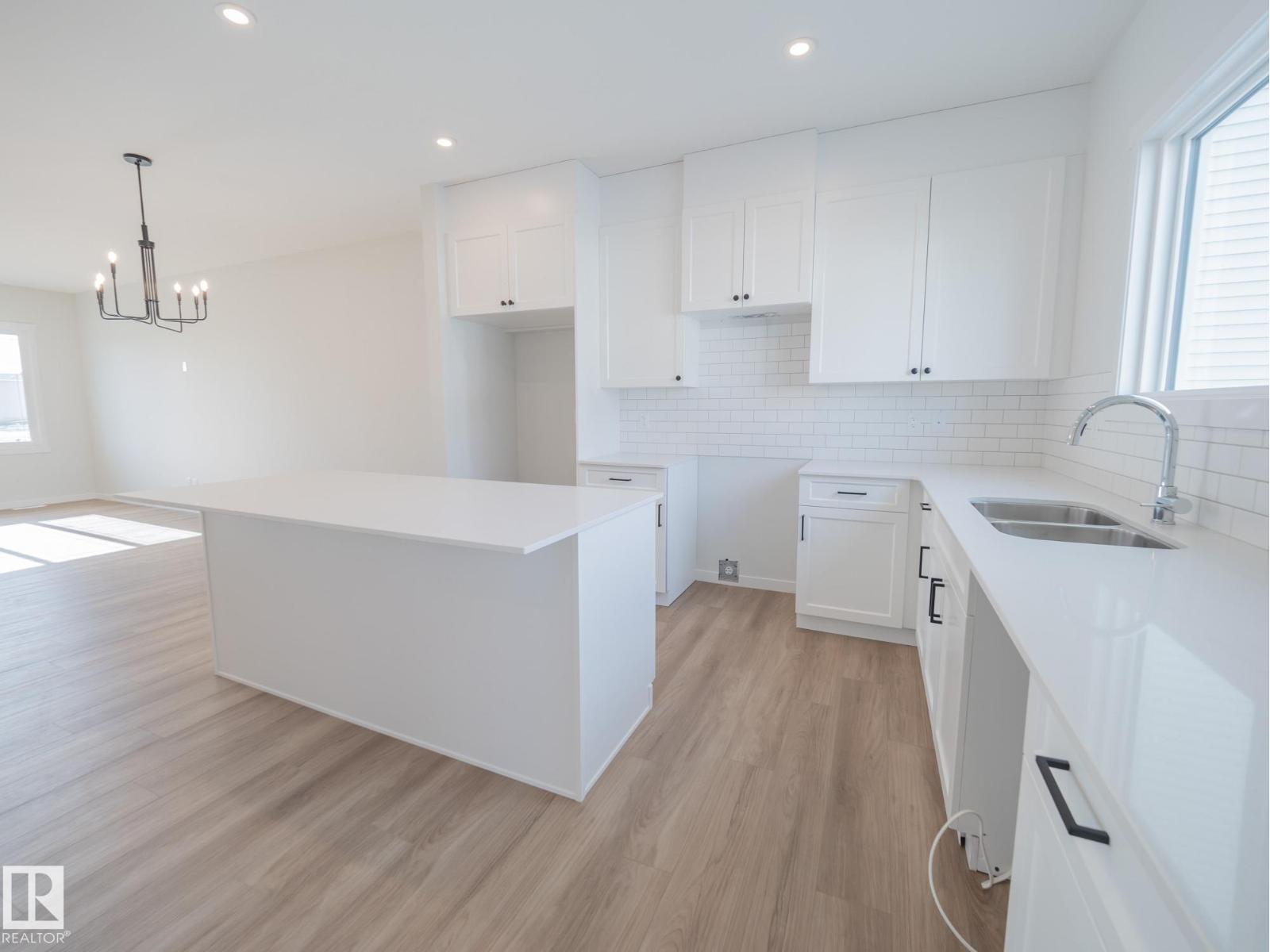 1332 14 Av Nw Property Photo 11