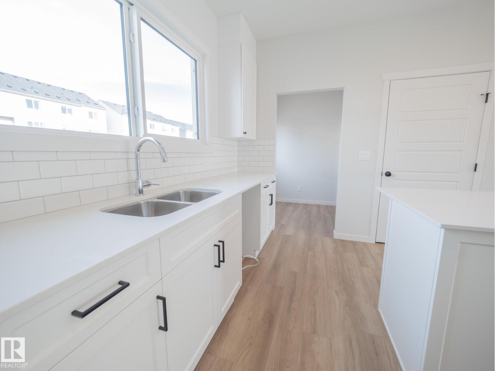 1332 14 Av Nw Property Photo 12