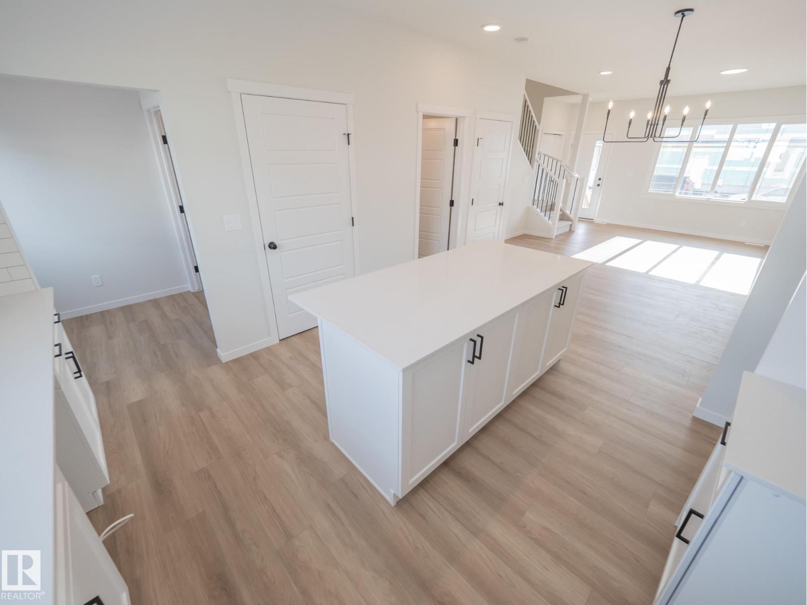 1332 14 Av Nw Property Photo 13