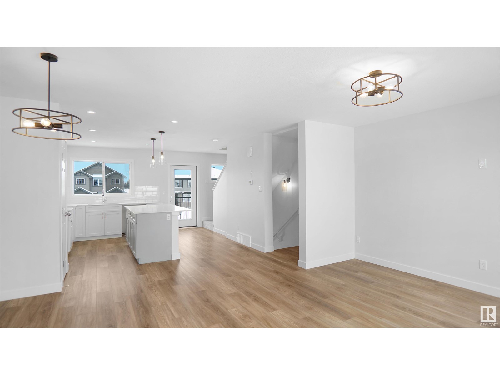 938 19 AV NW Property Photo 1