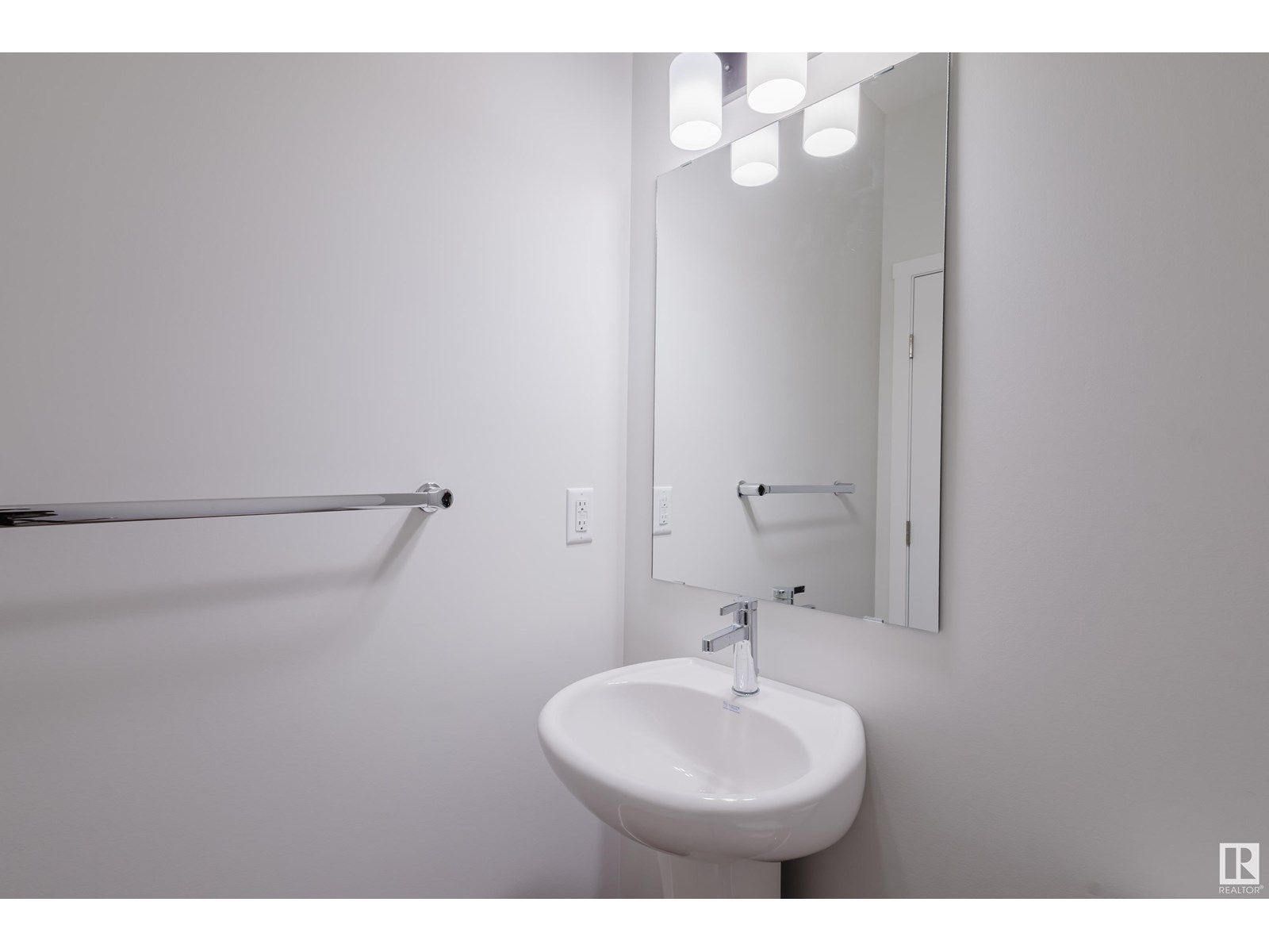 2120 209 St Nw Property Photo 4