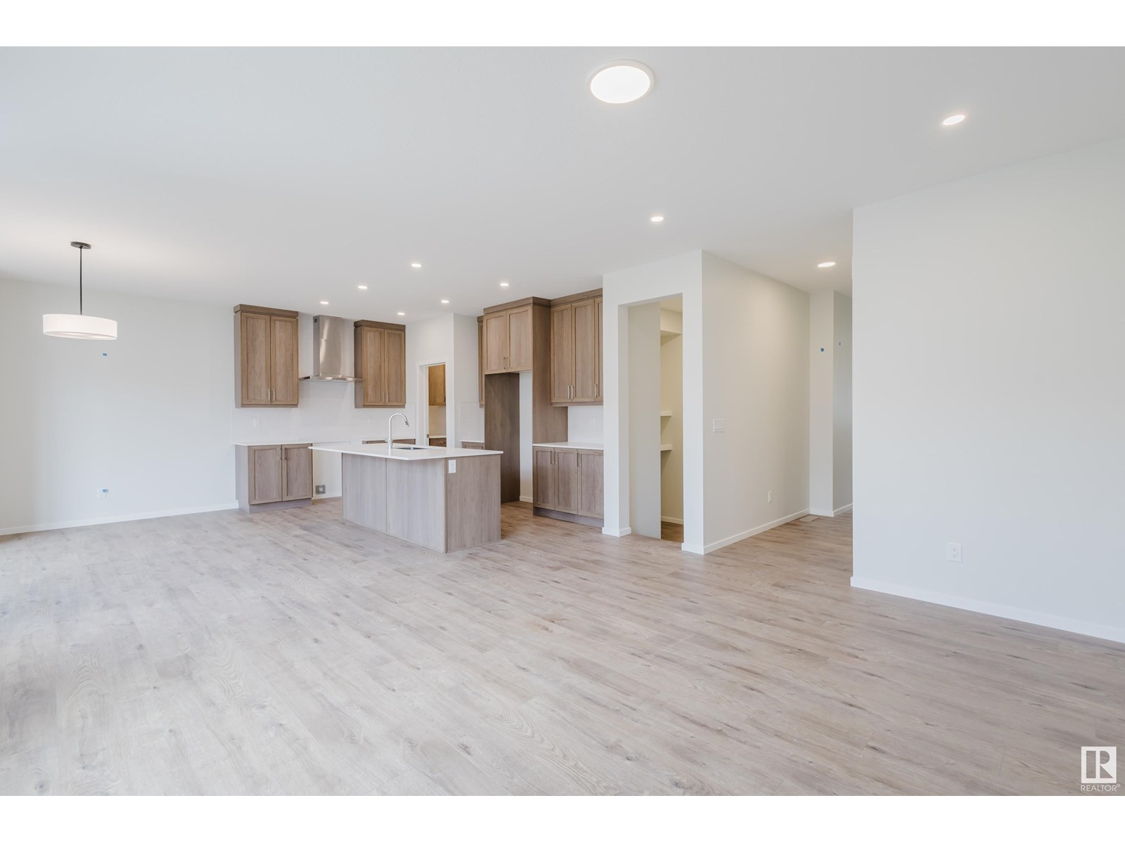 2120 209 St Nw Property Photo 8