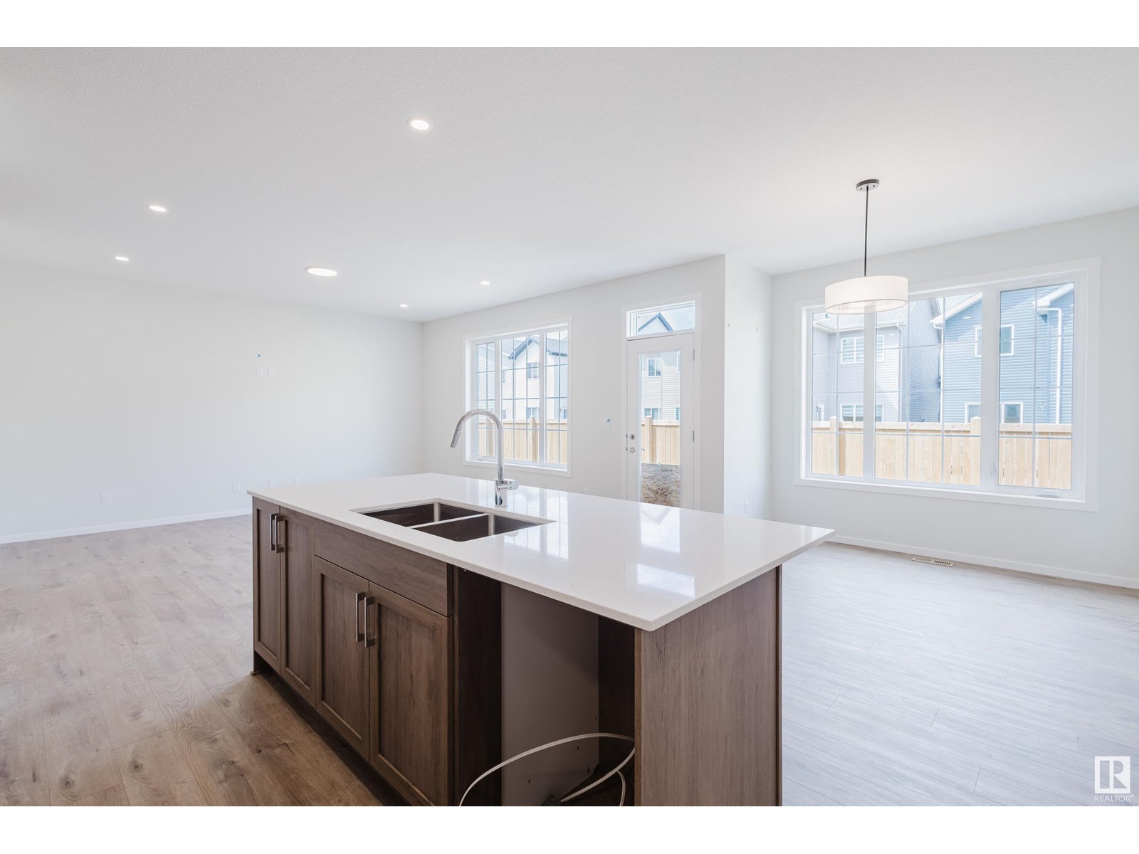 2120 209 St Nw Property Photo 16