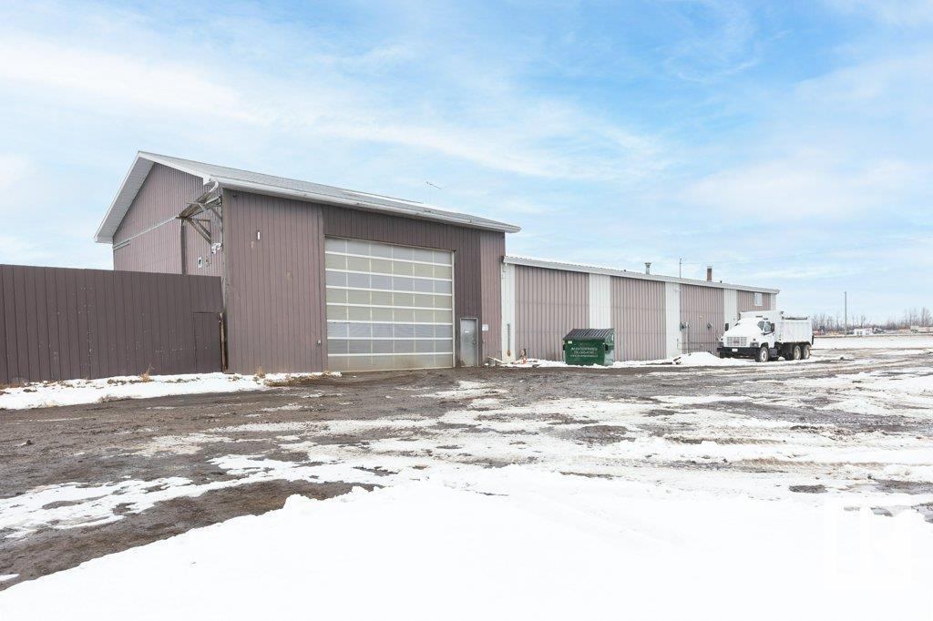 9304 100 St Property Photo 4
