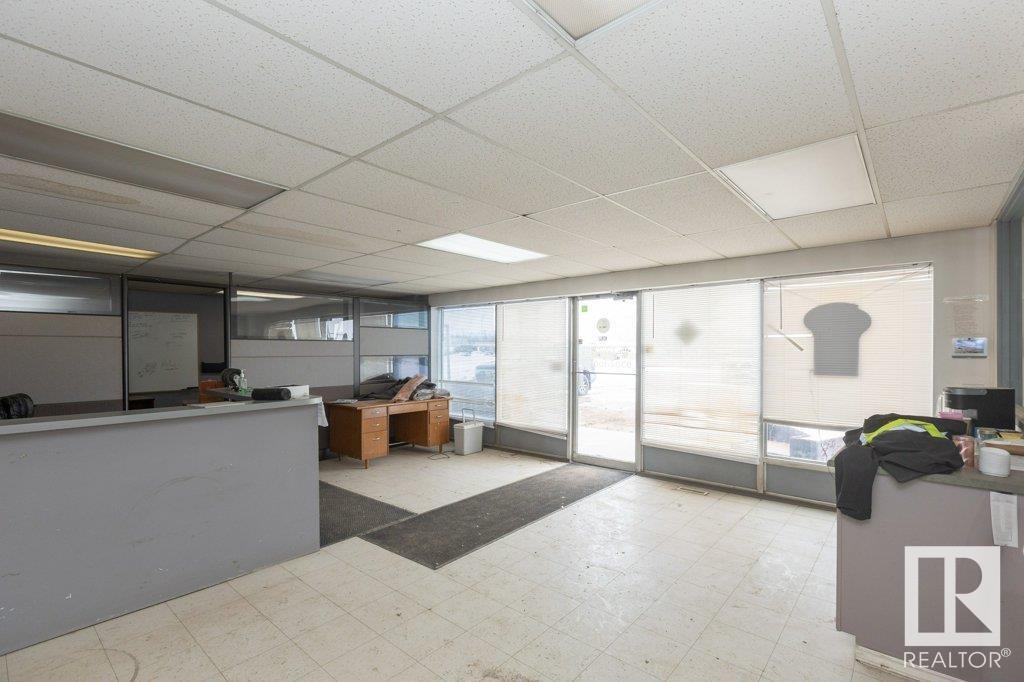 9304 100 St Property Photo 5
