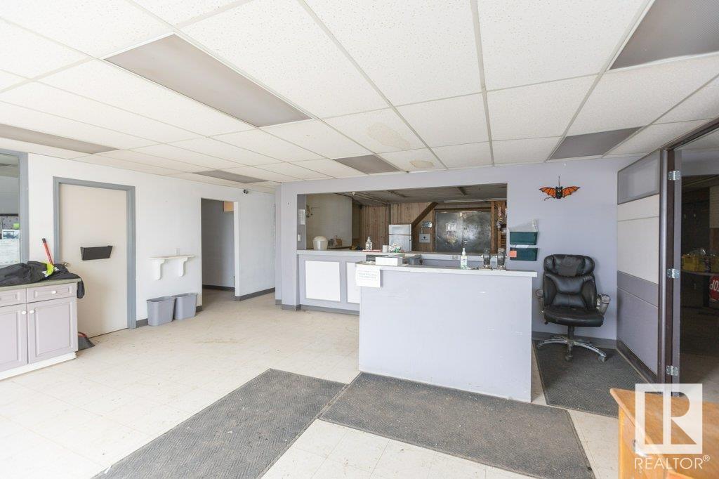 9304 100 St Property Photo 6